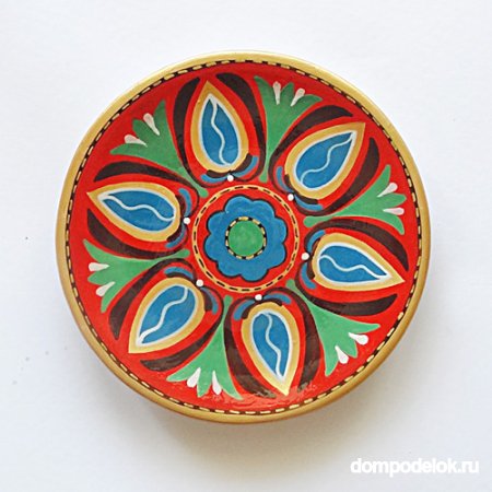 Роспись тарелки казахским орнаментом