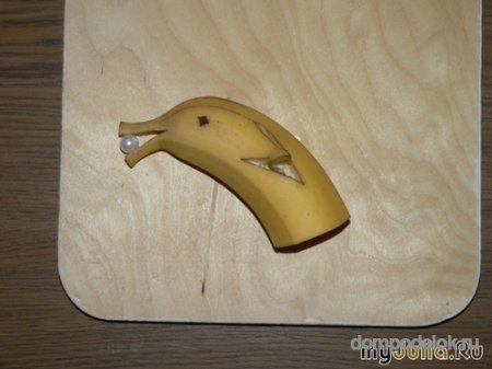 Дельфин из банана  
