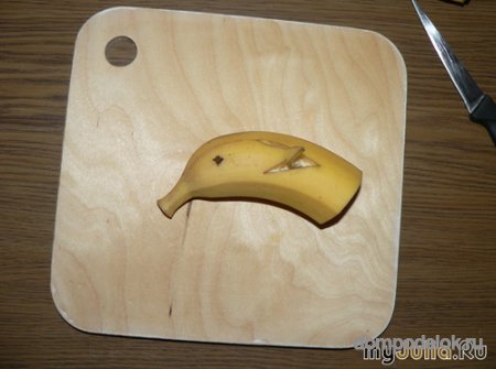 Дельфин из банана  