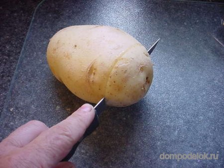 Фонарь из картофеля на Хэллоуин