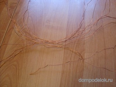 Искусственное дерево из сосновых шишек