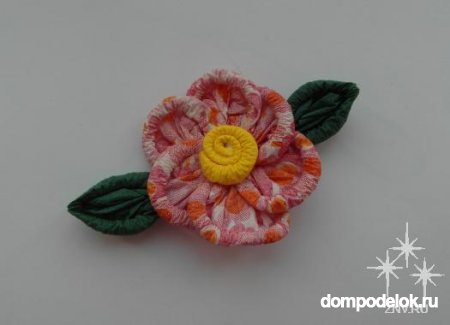 Цветок из гофротрубочек для открытки