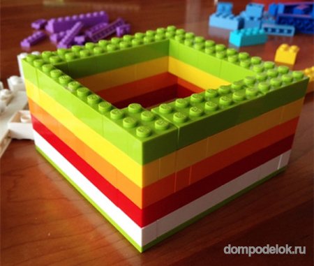 Ваза для цветов из конструктора Лего
