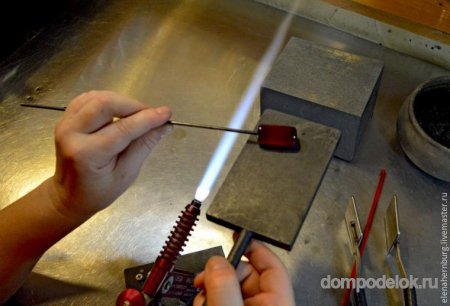 Расписная бусина в технике лэмпворк