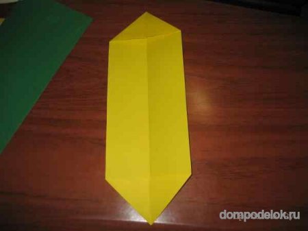 Желтая лилия из бумаги в технике оригами