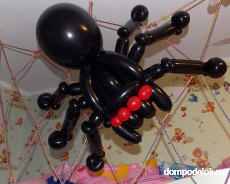 Паук "Черная вдова" из воздушных шаров