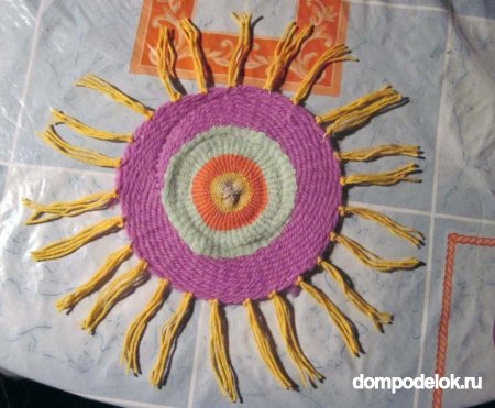 Декоративное солнышко в технике ткачество по кругу