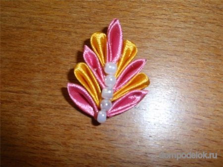 Цветок в технике Цумами Канзаши