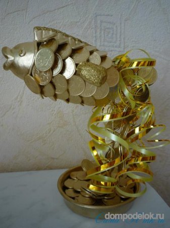 Сувенир "Золотая рыбка" из монет