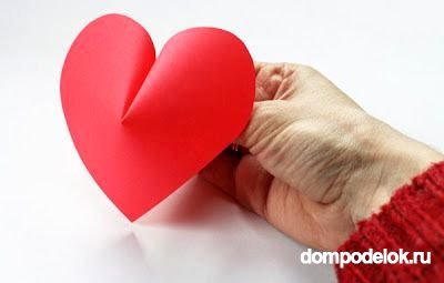 Объемные сердечки вырезанные из разноцветной бумаги на День Святого Валентина