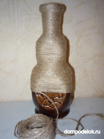 Ваза, декорированная шпагатом и кофейными зернами