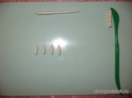 Мышка из шишки и пластилина поделка для детского сада