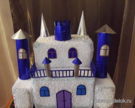 Замок Деда Мороза для детского сада из картона и синтепона
