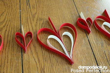 Гирлянда из сердечек на День Святого Валентина вырезанные из плотной бумаги