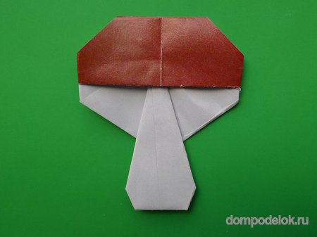 Гриб в технике оригами из цветной бумаги