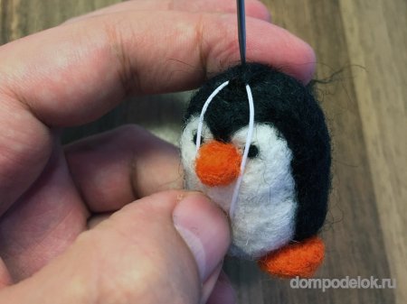 Брелок «Пингвиненок»  для ключей из шерсти